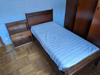 Armario de madera de 4 puertas
