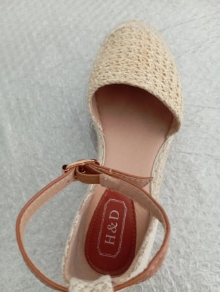 Sandalias Beige y Marrones. Talla 36