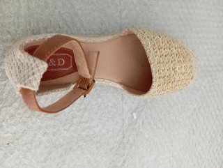 Sandalias Beige y Marrones. Talla 36