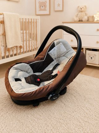 Carrito de bebé con sombrilla