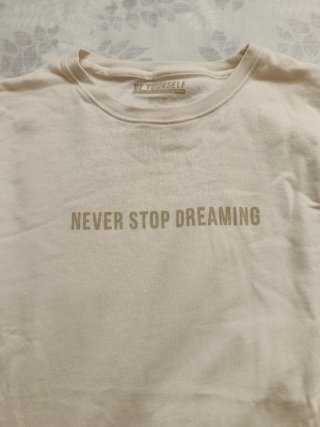 Sudadera beige Never Stop Dreaming