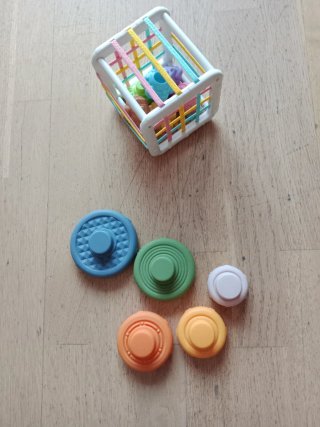 2 Juguetes Bebé: Cubo y Aro Apilable