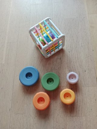 2 Juguetes Bebé: Cubo y Aro Apilable