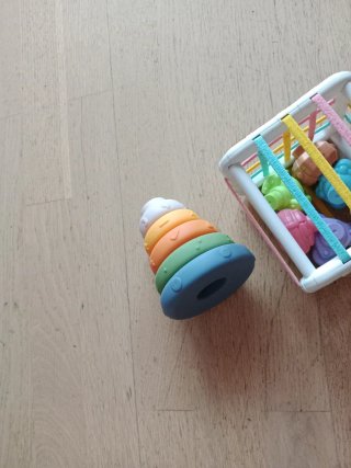 2 Juguetes Bebé: Cubo y Aro Apilable
