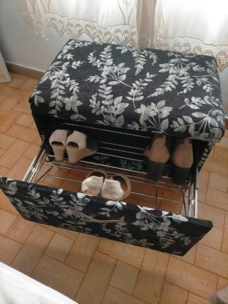 Banco zapatero con estampado floral