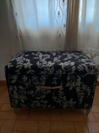 Banco zapatero con estampado floral