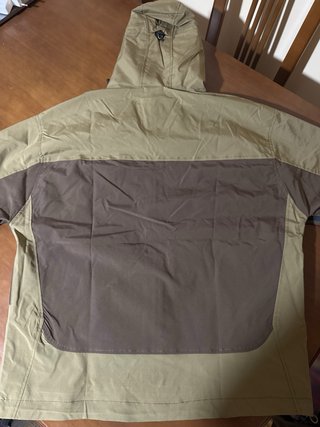 Chubasquero Patagonia Beige y Marrón