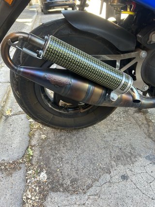 Escape Yasuni R carbono Piaggio Thypoon
