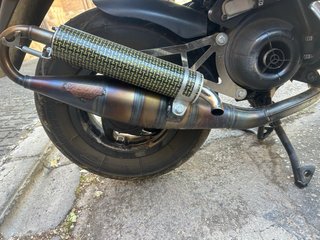 Escape Yasuni R carbono Piaggio Thypoon