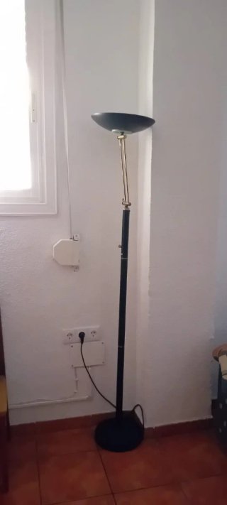 Última semana . Lámpara luz alojena, regulable