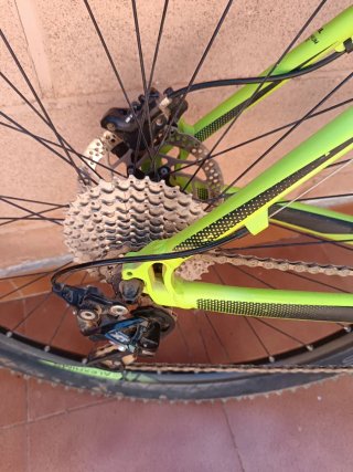 Bicicleta de Montaña Cube Verde