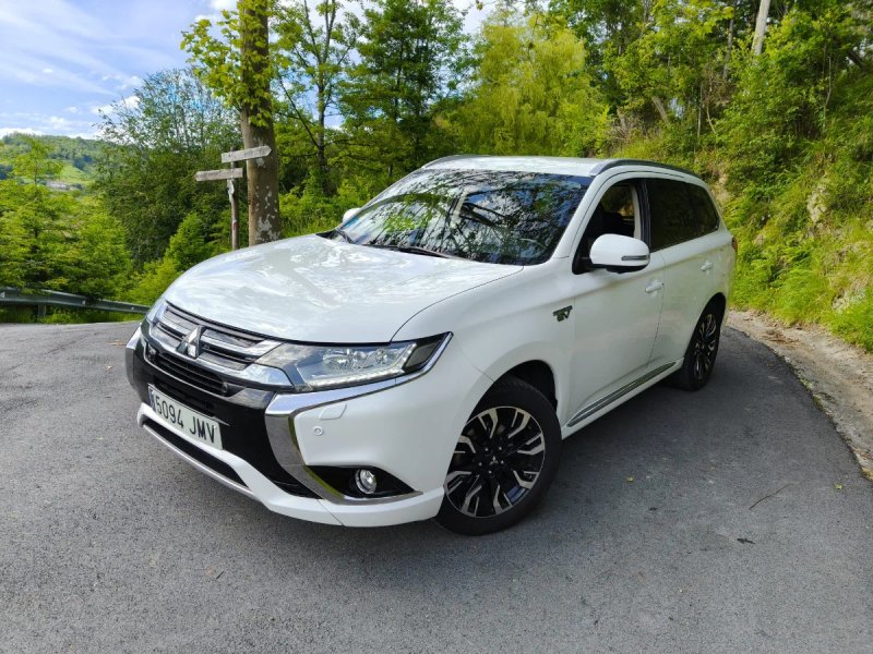 Mitsubishi Outlander 2016 - foto 1