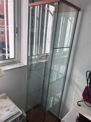 Vetrina in vetro e legno