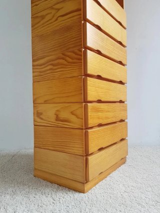 Sinfonier o cajonera alta de pino melis.