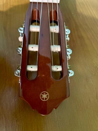 Guitarra Yamaha con funda de regalo