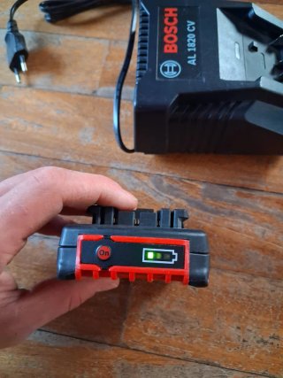 Caricabatterie e Batteria Bosch Blue 18V 2.0Ah