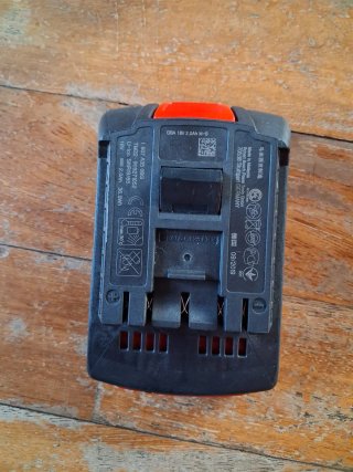 Caricabatterie e Batteria Bosch Blue 18V 2.0Ah