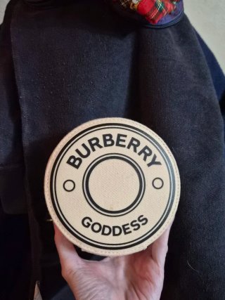 Joyero Burberry redondo beige y dorado