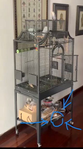 Jaula para pájaros gris plateado