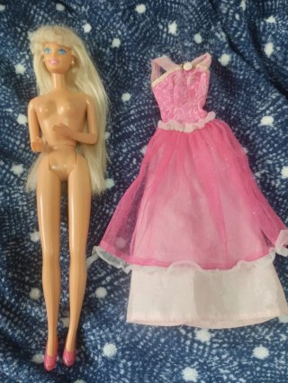 Barbie anni '90 + 2 outfit e scarpe