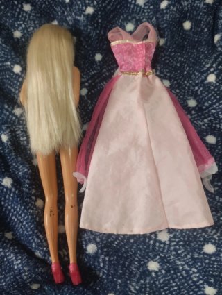 Barbie anni '90 + 2 outfit e scarpe