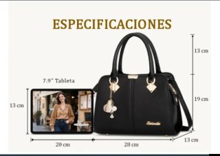 Bolso negro con adornos dorados.