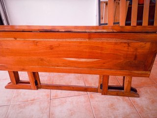 Mesa antigua plegable de madera de cedro (posiblem