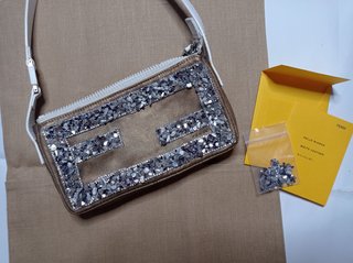 Bolso Fendi Baguette en lona y pedrería