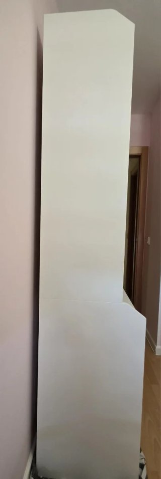 Estantería alta blanca de madera