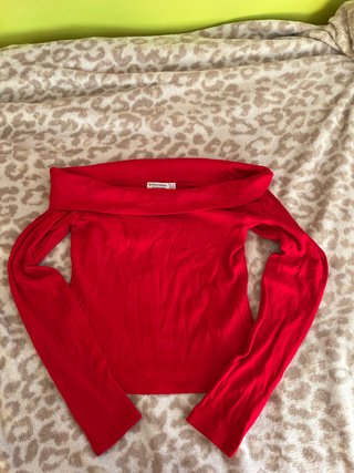 Top rojo escote Bardot manga larga