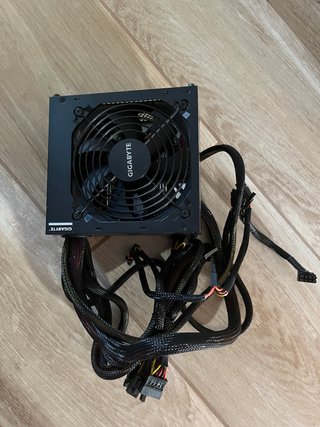 Fuente Alimentación Gigabyte P650B 650W
