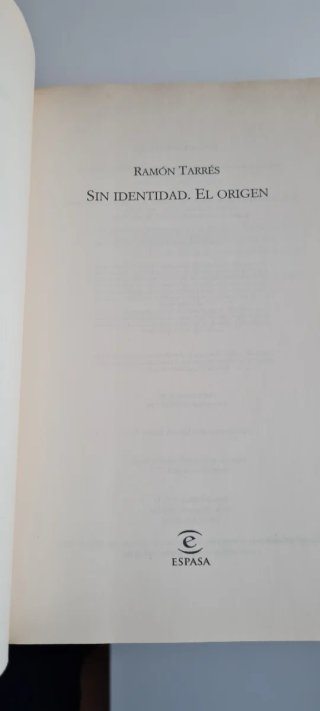 Libro Sin Identidad El Origen - (Serie Antena 3)