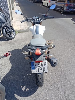 Keeway RKV 125 Blanca y Gris