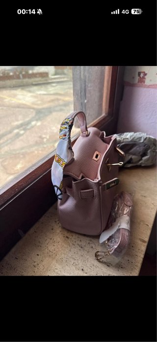 Borsetta rosa capiente morbida nuova