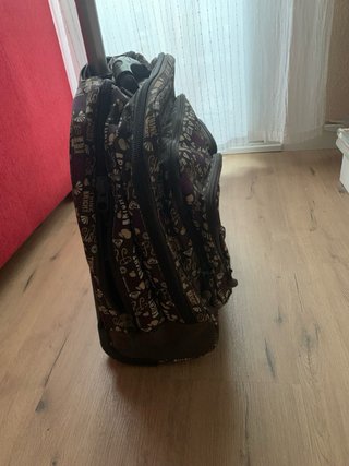 Maleta Roxy con ruedas y estampado