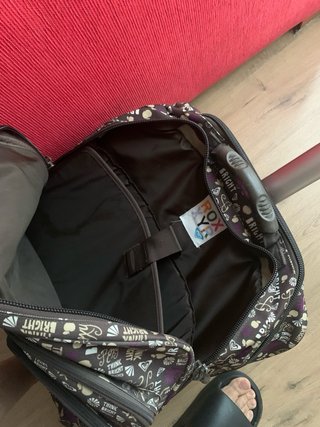 Maleta Roxy con ruedas y estampado