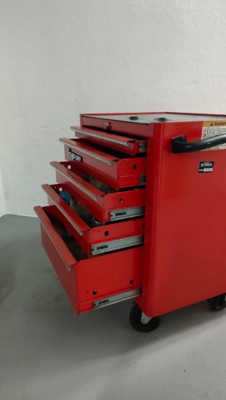 Caja de herramientas Snap-on roja