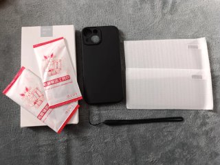 Funda iPhone 15 + Accesorios