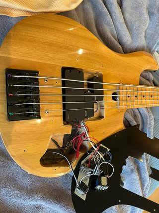 Bajo Eléctrico 5 Cuerdas OLP Modificado
