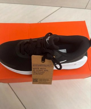 Zapatillas Nike Promina Negras y Blancas