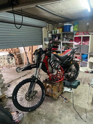 Derbi Gilera 49cc Enduro Roja y Negra