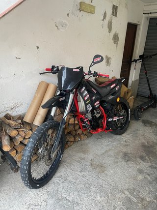 Derbi Gilera 49cc Enduro Roja y Negra
