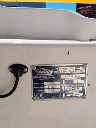 Embarcación Sabor 400 con remolque