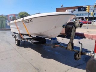 Embarcación Sabor 400 con remolque