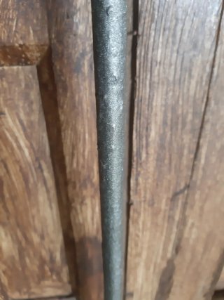 Ventana antigua con rejas
