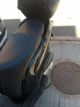 Moto Scooter 125cc Negra y Gris