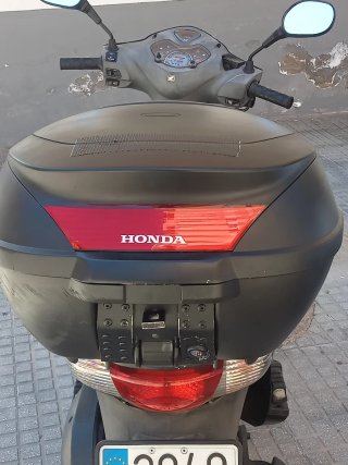 Moto Scooter 125cc Negra y Gris