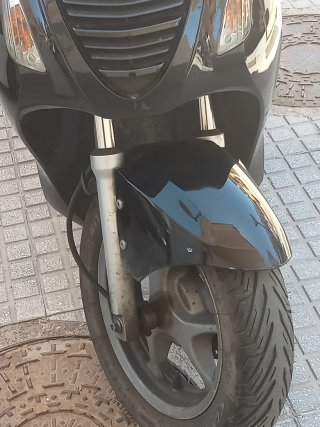 Moto Scooter 125cc Negra y Gris