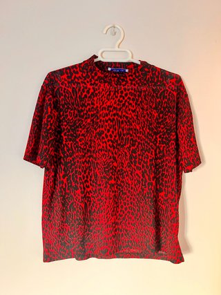 Camiseta roja estampado leopardo