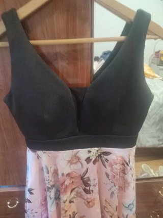 Vestido Negro y Rosa con Flores
